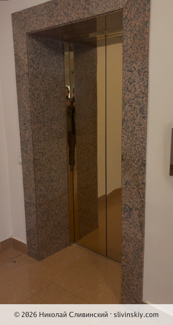 Elevador no hotel